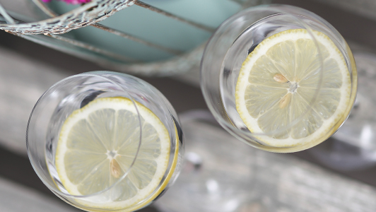 Two glasses with with water and lemon.