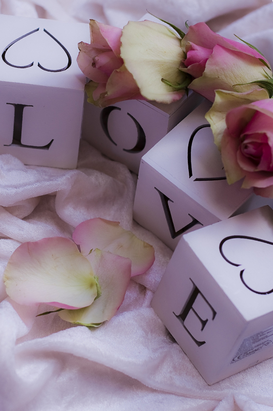 Roses and white boxes saying 'love'.