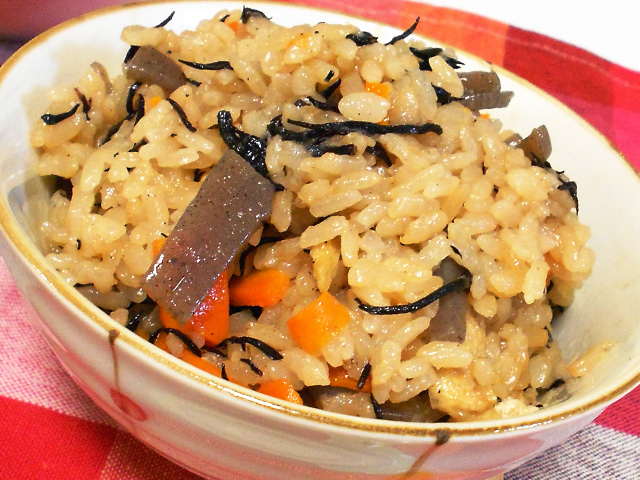 Rice dish using enoki ice