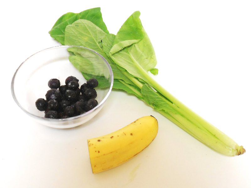 blueberry bannana spinach fruit smoothie ingredients