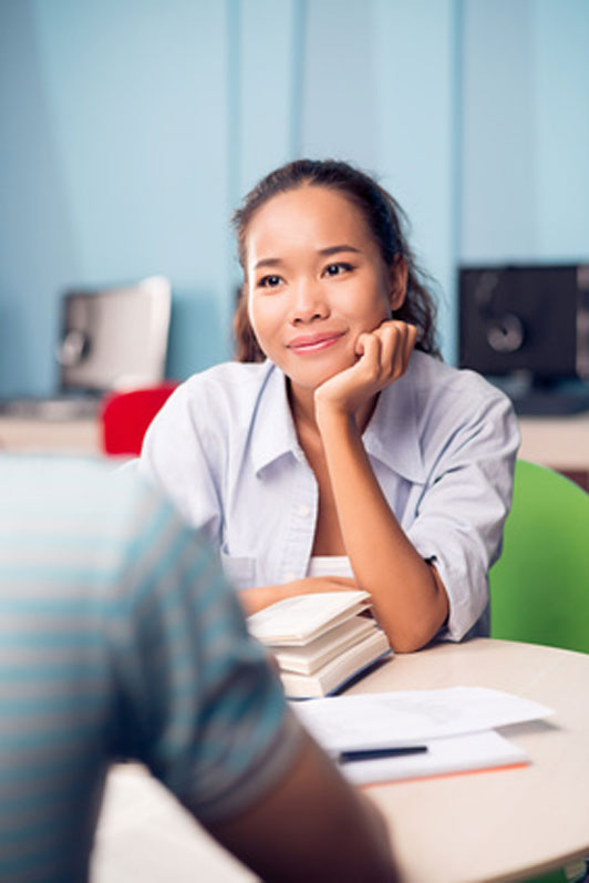 girl attentively listening to a guy