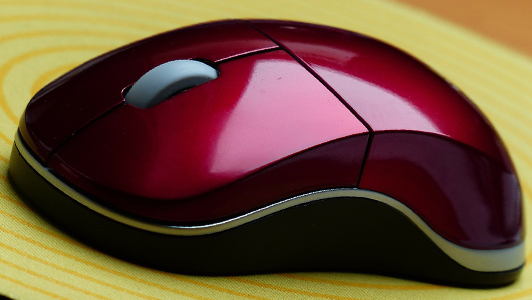 Red mouse on a round yellow pad.