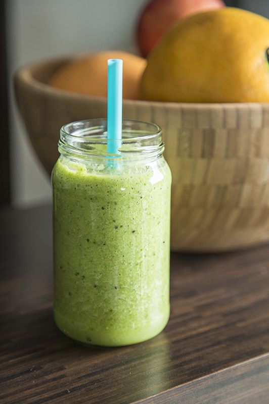 Green smoothie in a jar