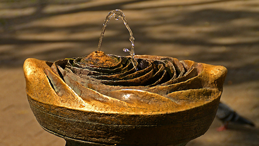 Rose-shaped fountain