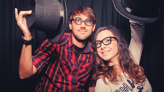 Couple with nerdy glasses and top hats.