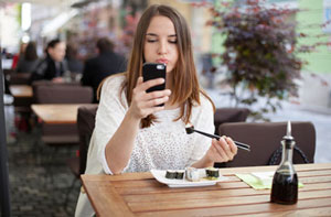 woman eating while on the phone