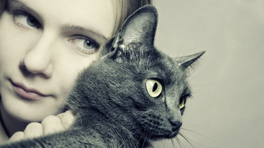 girl and cat